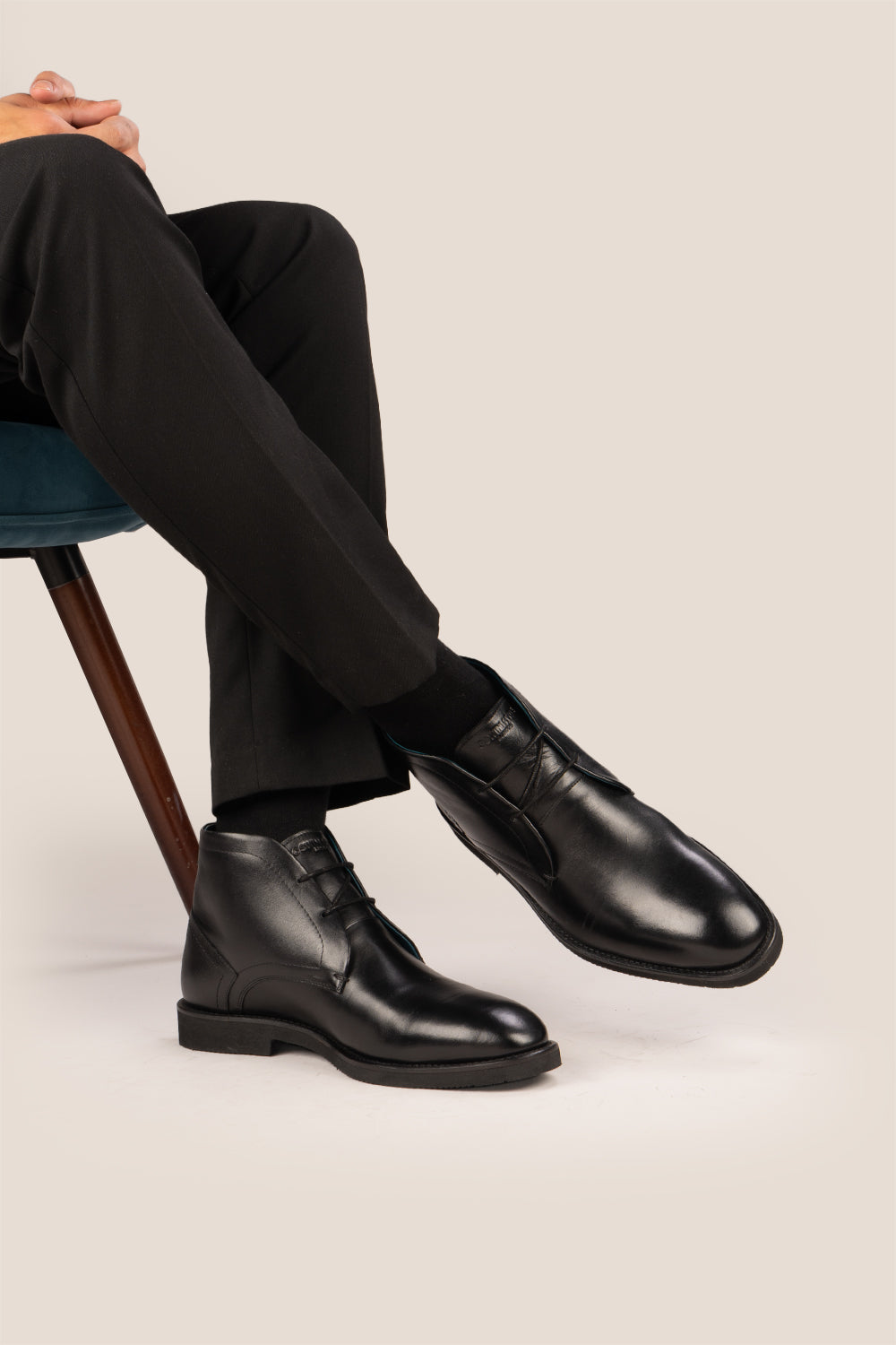 Jefferson Black Chukka boots for men made from high-quality saffiano leather, offering bold elegance, casual versatility, and modern sophistication.