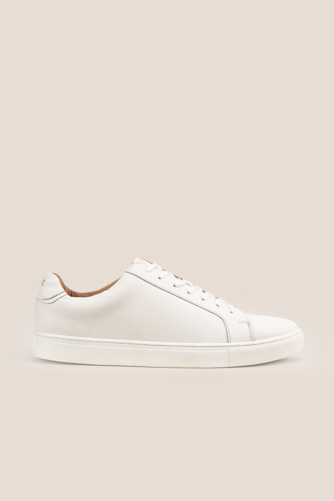 Oswin Hyde Harper White Grain with white milled leather exuding sophistication and style