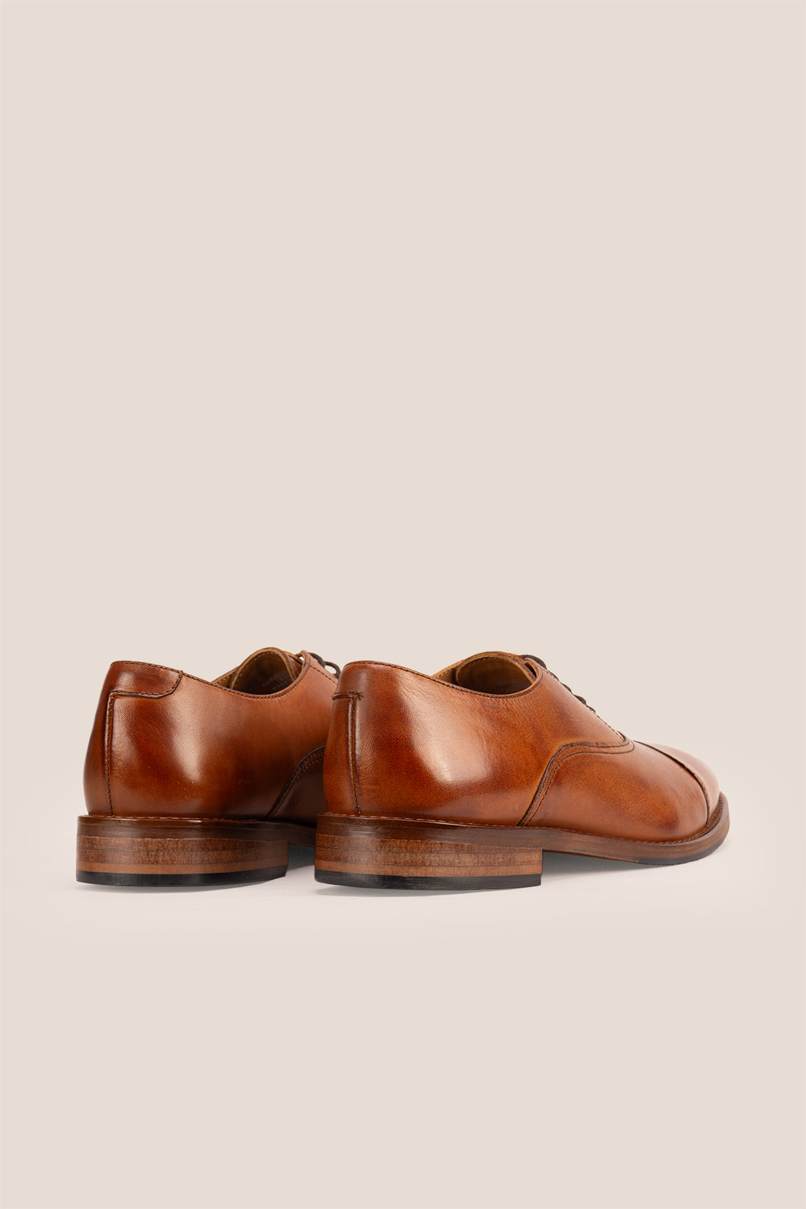 Wilson tan leather Oxford shoes for men with five-eyelet toecap design, showcasing timeless elegance and polished craftsmanship