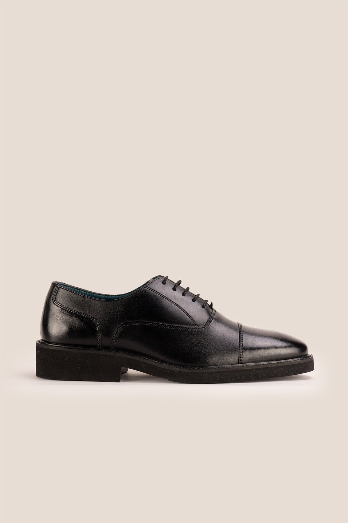 Flint Black Oxford lace-up men’s leather shoes with a sleek silhouette and polished finish, ideal for formal and professional wear.
