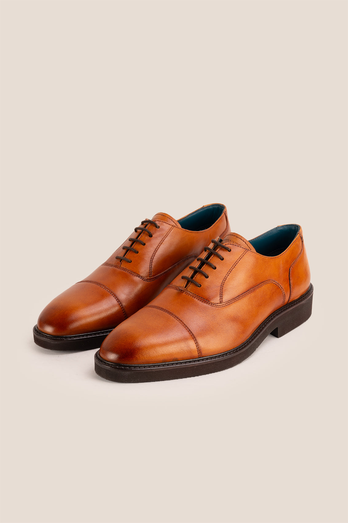 Oswin Hyde Flint Tan, classic tan leather Oxford shoes with lace-up design, premium craftsmanship, breathable lining, and durable sole