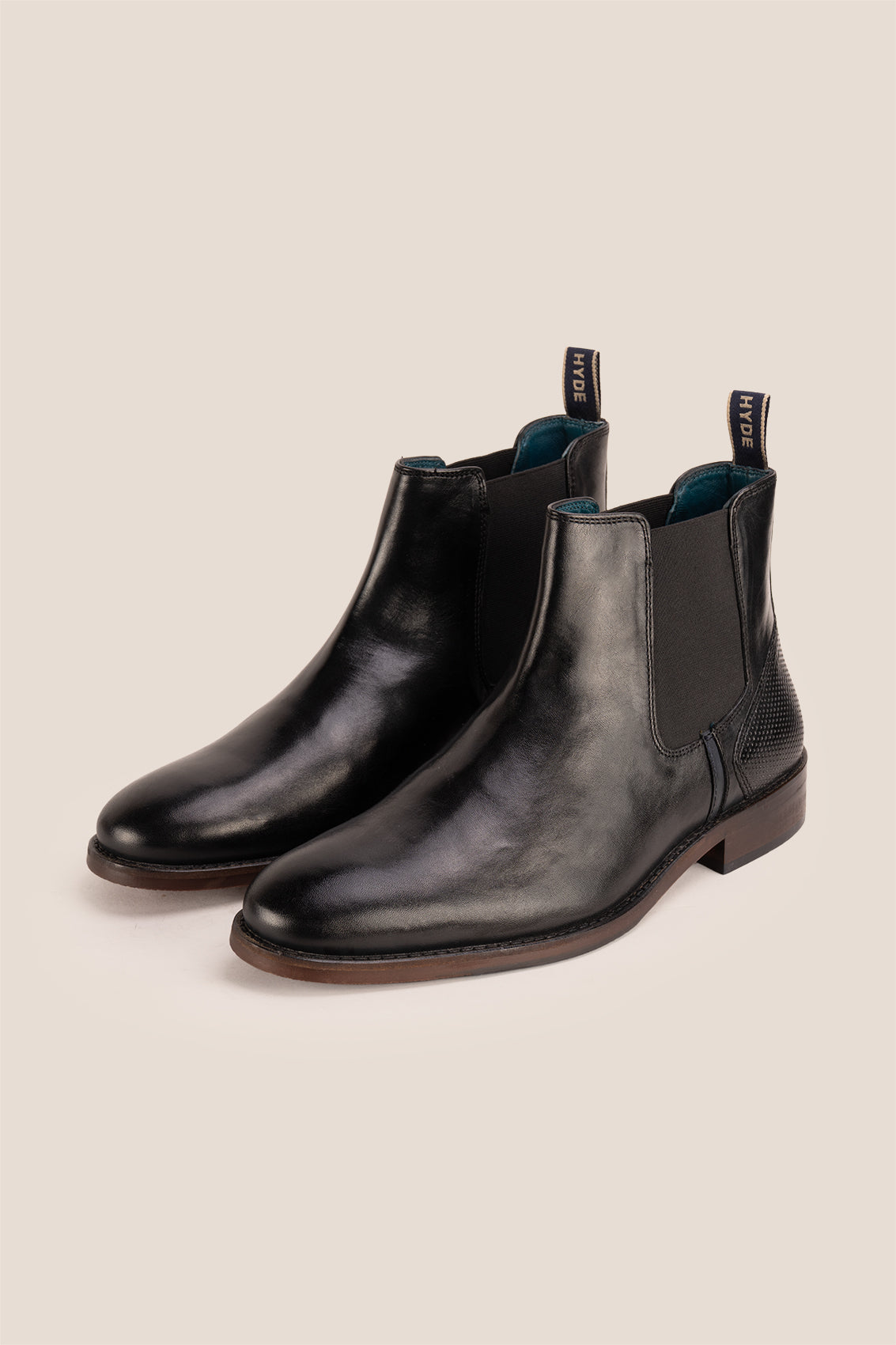 Jack Black Chelsea boots for men in premium leather, featuring lambskin lining and a handmade sole for modern sophistication and all-day comfort.