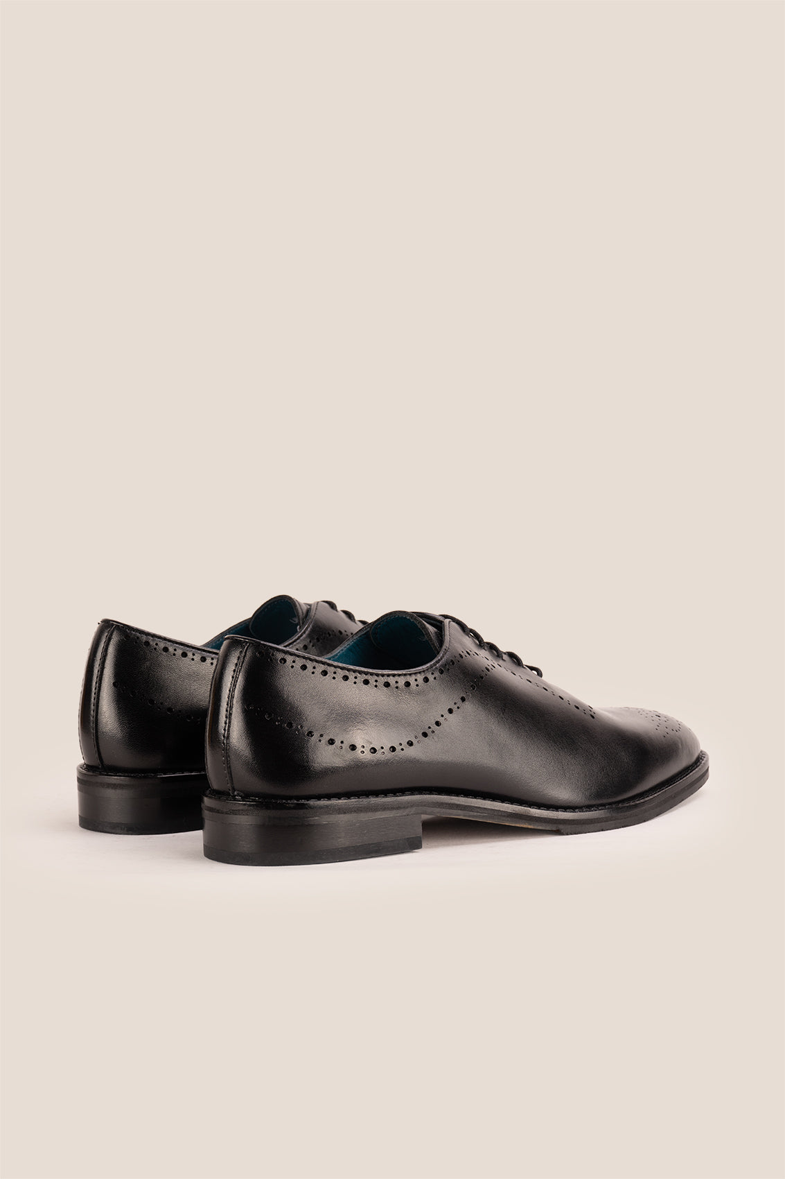 Melton Black Oxford men’s leather shoes with polished finish and classic design, ideal for formal and office occasions.