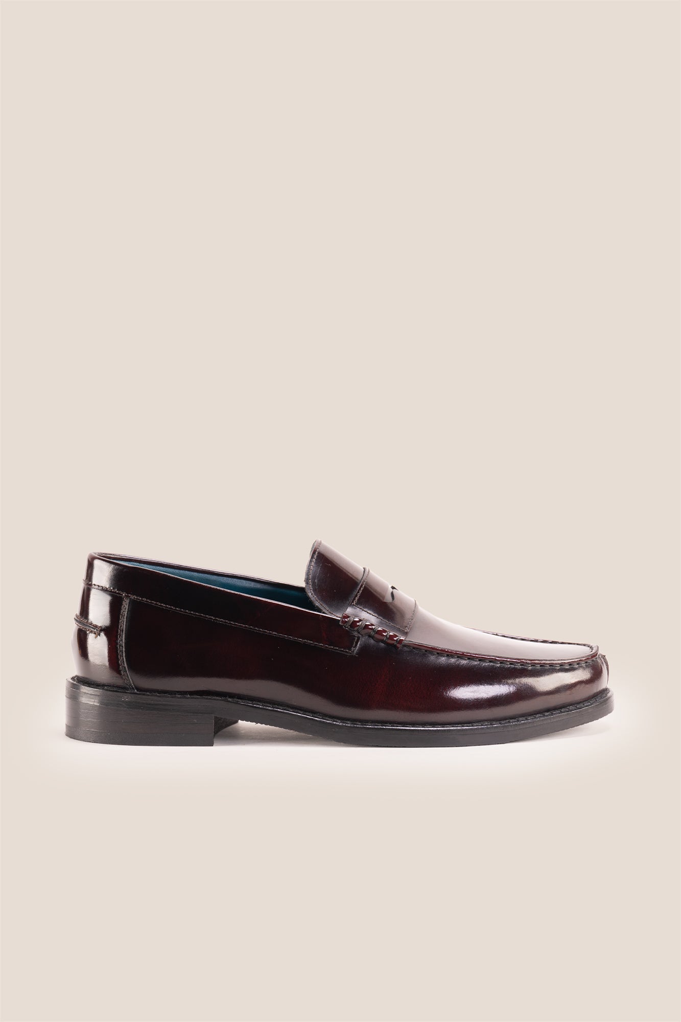 Peter Bordo leather penny loafers for men. Classic and stylish, these loafers provide comfort, durability, and a refined look for any occasion.