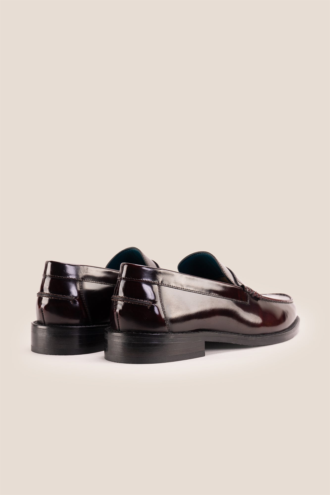 Peter Bordo leather penny loafers for men. Classic and stylish, these loafers provide comfort, durability, and a refined look for any occasion.