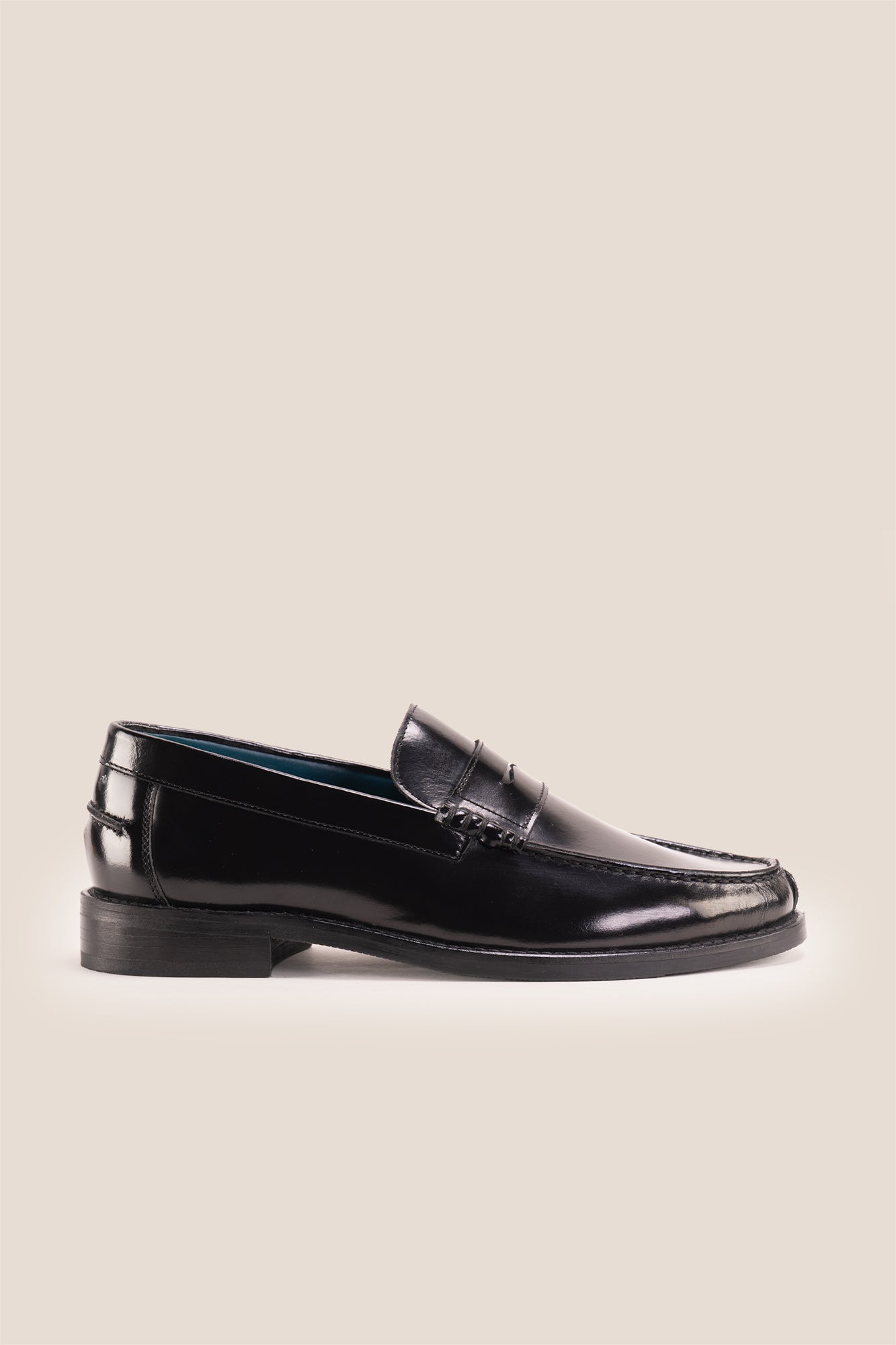 Oswin Hyde Peter Black leather penny loafers for men, crafted to deliver a classic and refined style. Constructed from premium leather