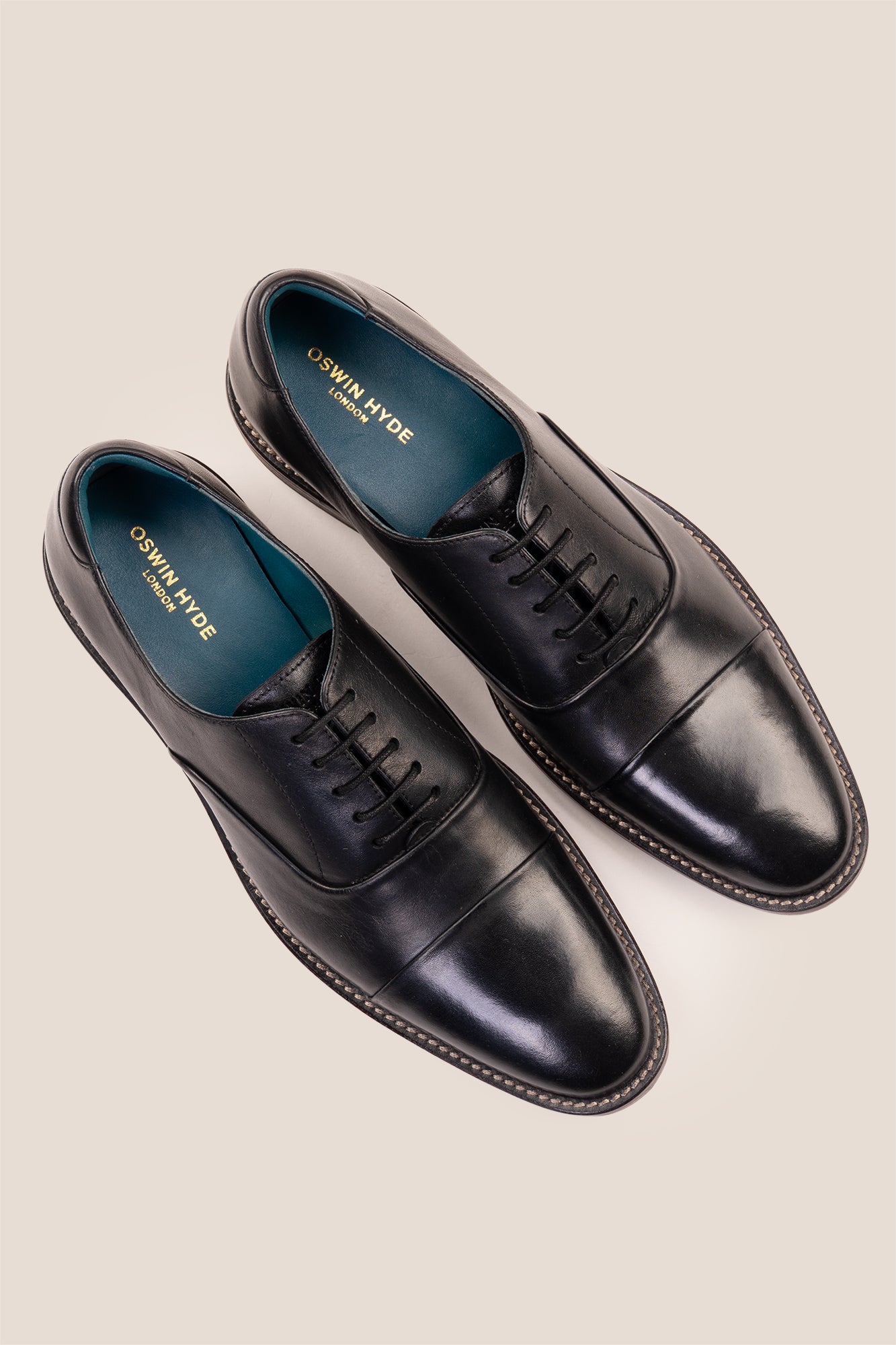 Men’s Jarred Black dress shoes in high-quality black leather featuring a classic Oxford silhouette and toecap detail.