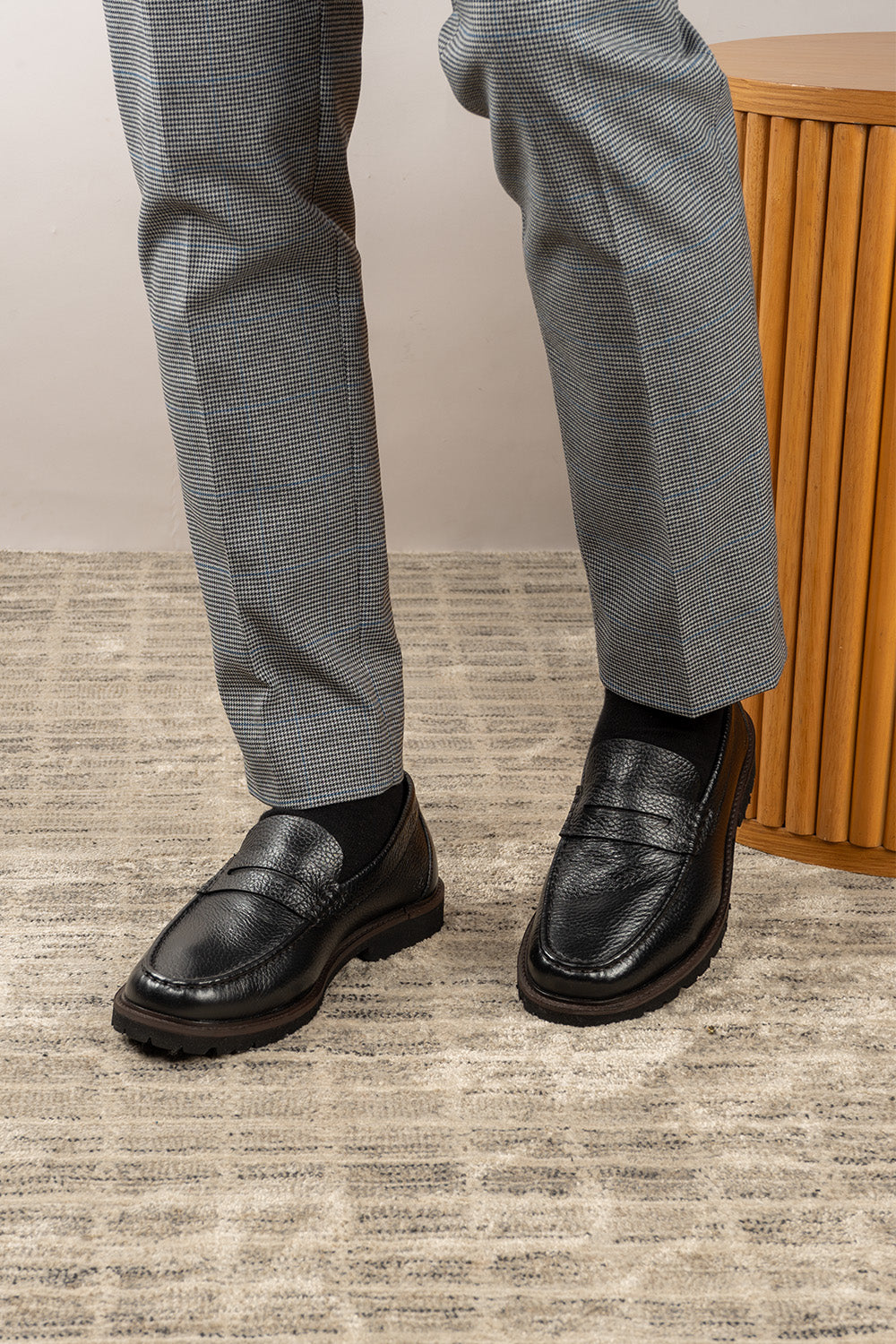 Oswin Hyde: Theo Black Leather Penny Loafers