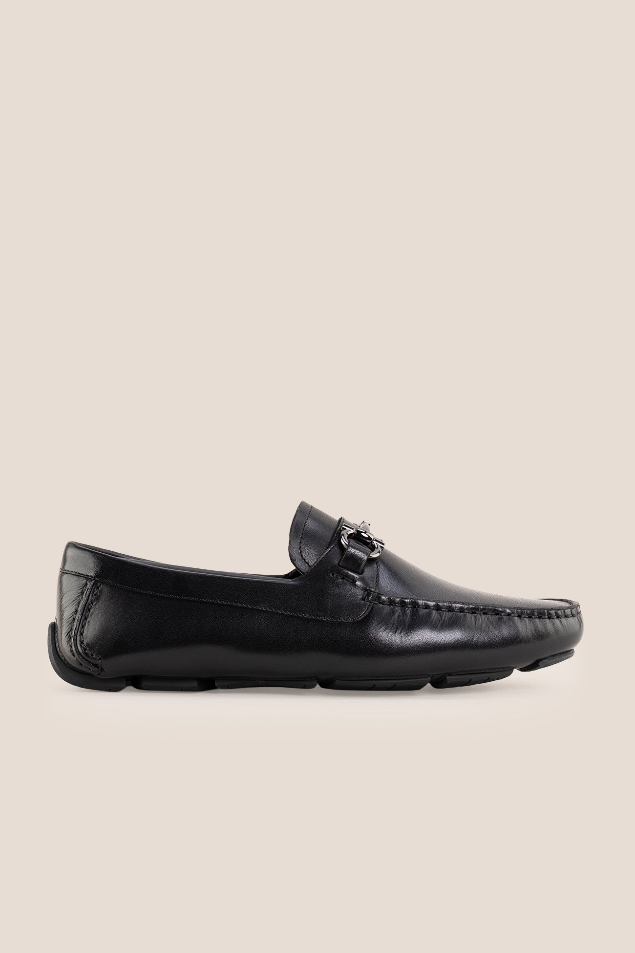 The Nigel Black leather driving loafer with style and functionality in a versatile 