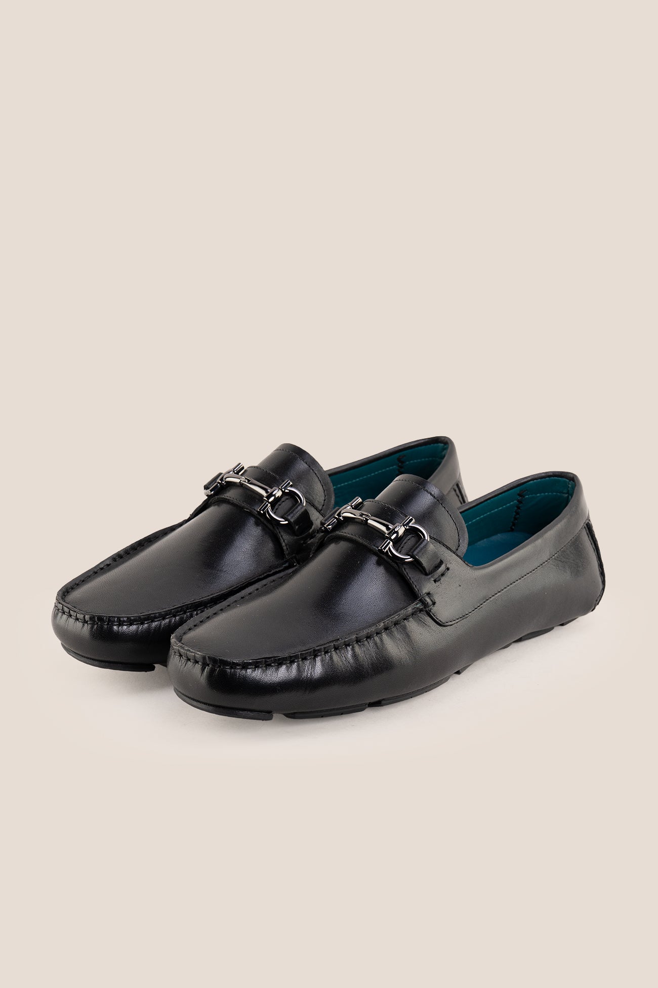 The Nigel Black leather driving loafer with style and functionality in a versatile 