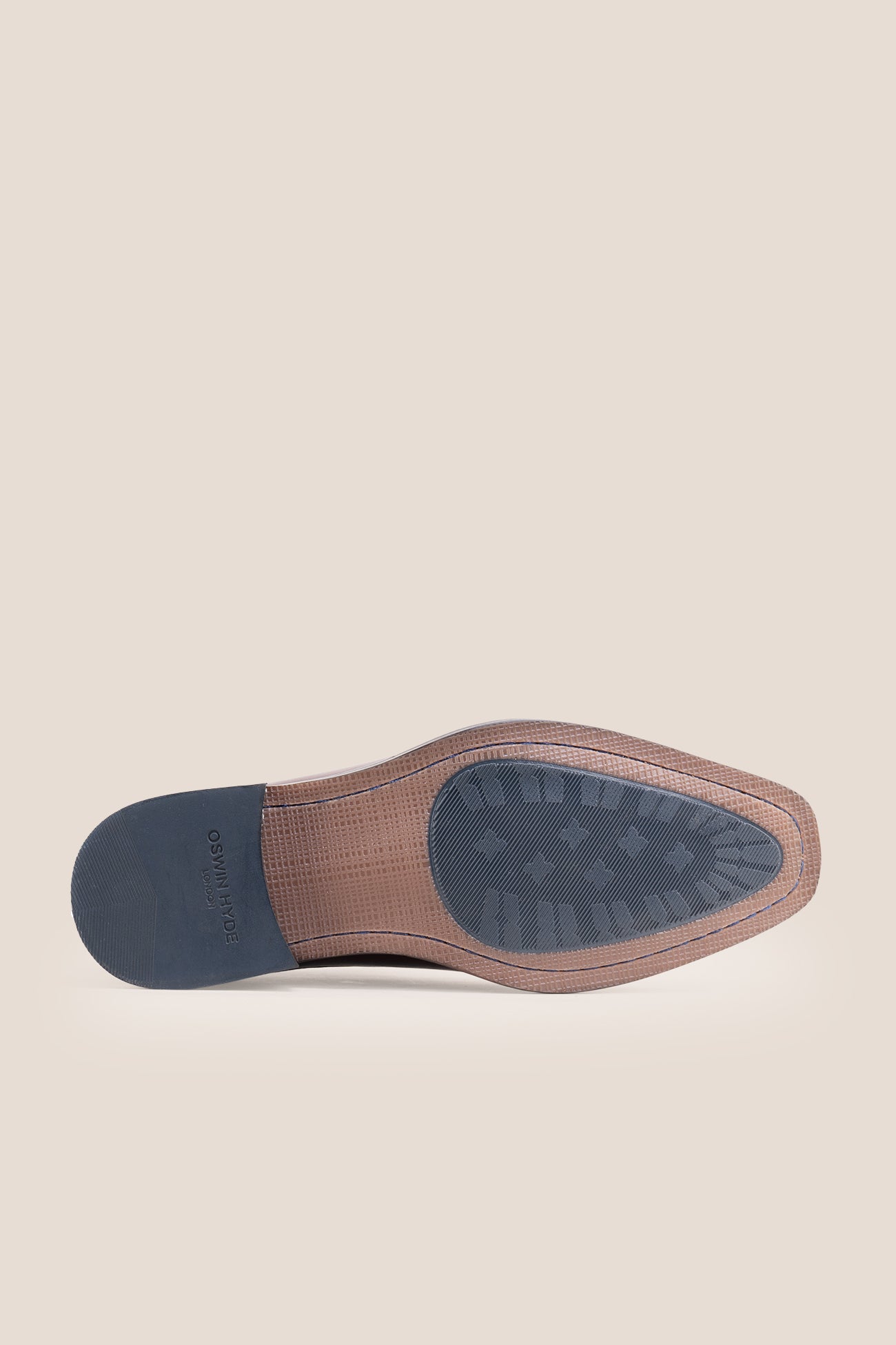 The men's smart tan loafers feature a distinctive gold horsebit buckle detail and premium full-grain leather, perfect for office wear, weekend gatherings, and smart-casual styling.