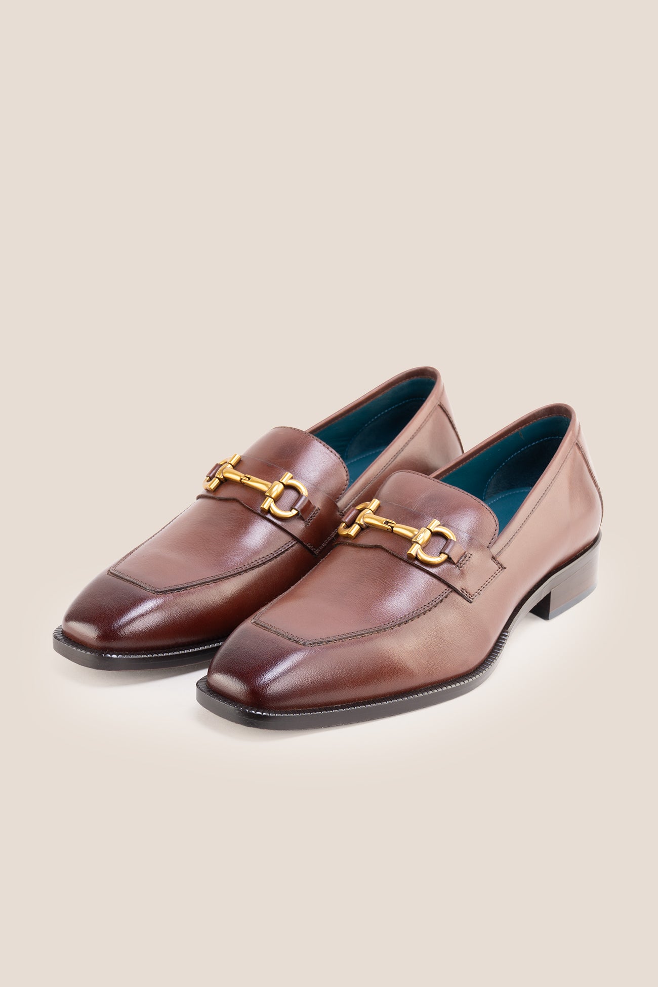 The men's smart brown loafers feature an iconic gold horsebit detail and rich dark brown full-grain leather, perfect for dressing up suits, business settings, and elevating casual wear.