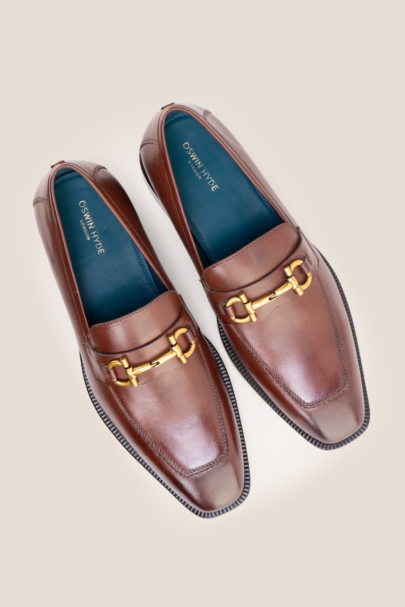 The men's smart brown loafers feature an iconic gold horsebit detail and rich dark brown full-grain leather, perfect for dressing up suits, business settings, and elevating casual wear.