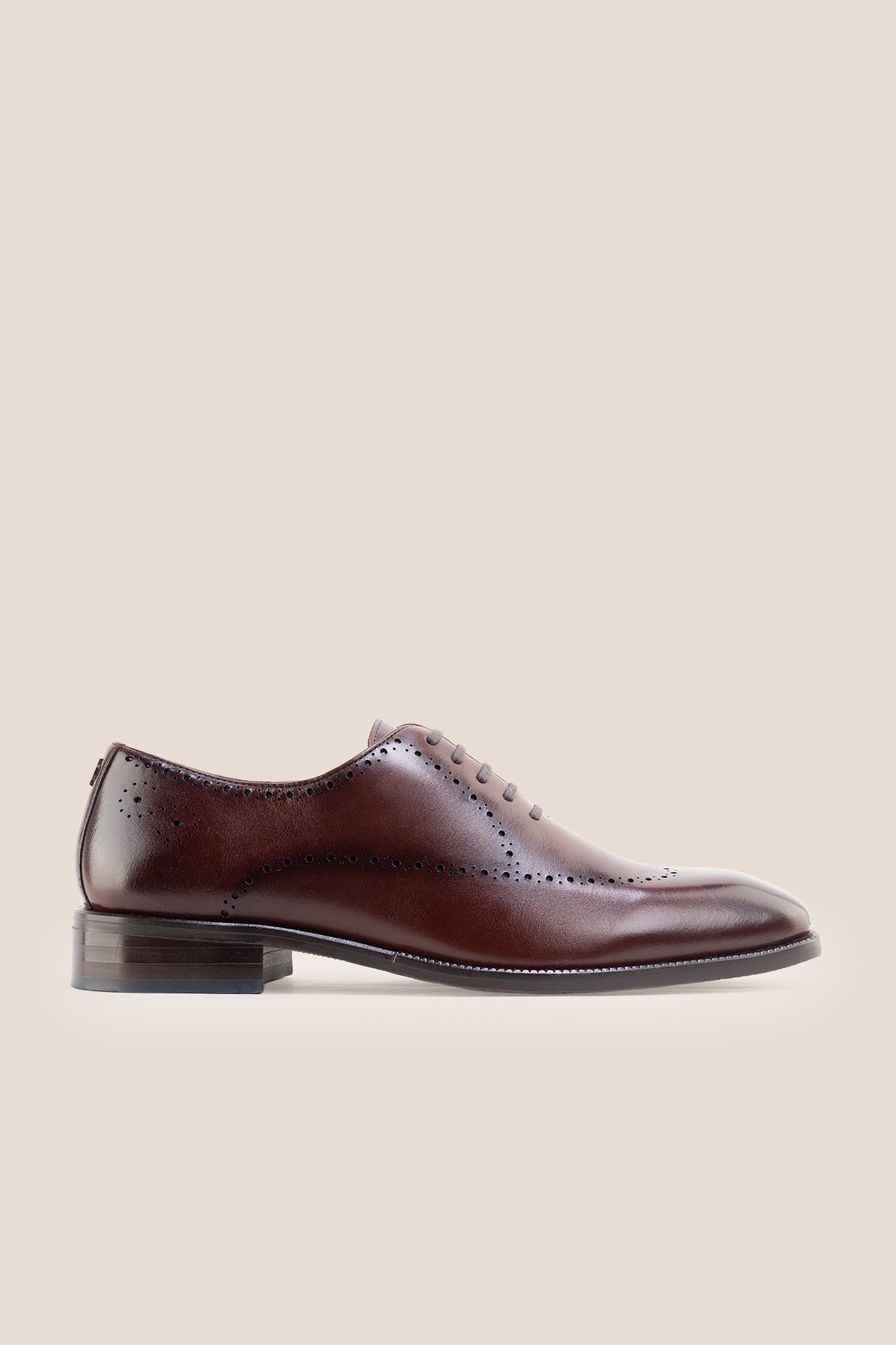 The men's smart brown shoes combine rich leather tones with versatile open-lacing, perfect for business tailoring and smart-casual occasions.