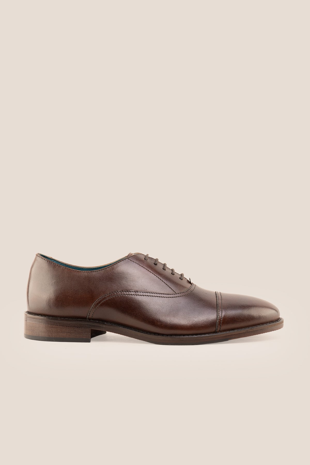 Wilson brown leather Oxford shoes for men with five-eyelet toecap design, showcasing timeless elegance and polished craftsmanship