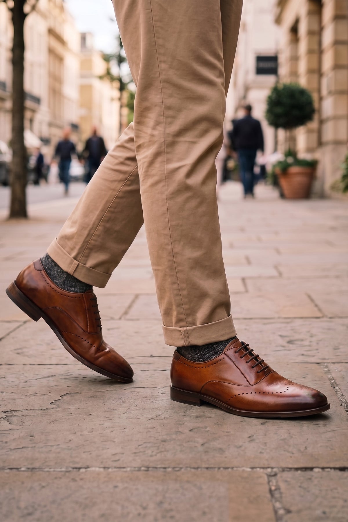 Dean Oxford shoe with five eyelets suitable for formal and casual occasions comfortable sole | Oswin Hyde