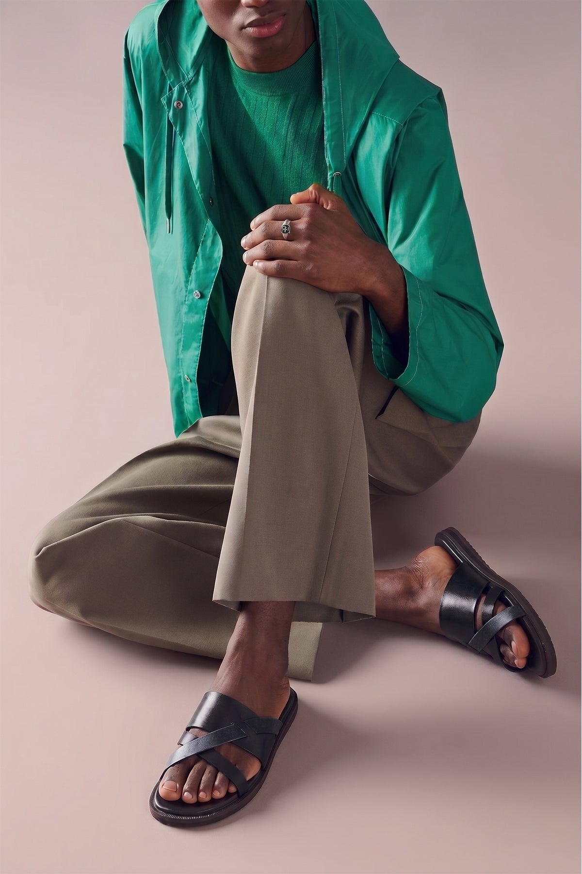 Men’s Frank Black tri-strap sandals featuring a robust adjustable strap system and a refined leather finish.