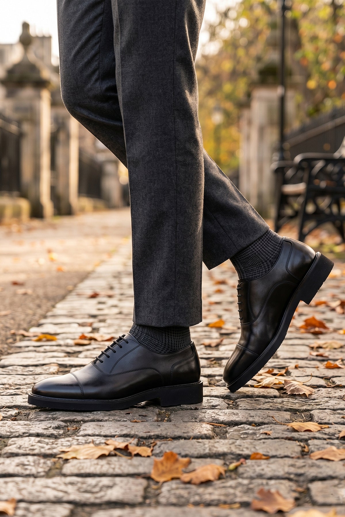 Flint Black Oxford lace-up men’s leather shoes with a sleek silhouette and polished finish, ideal for formal and professional wear.