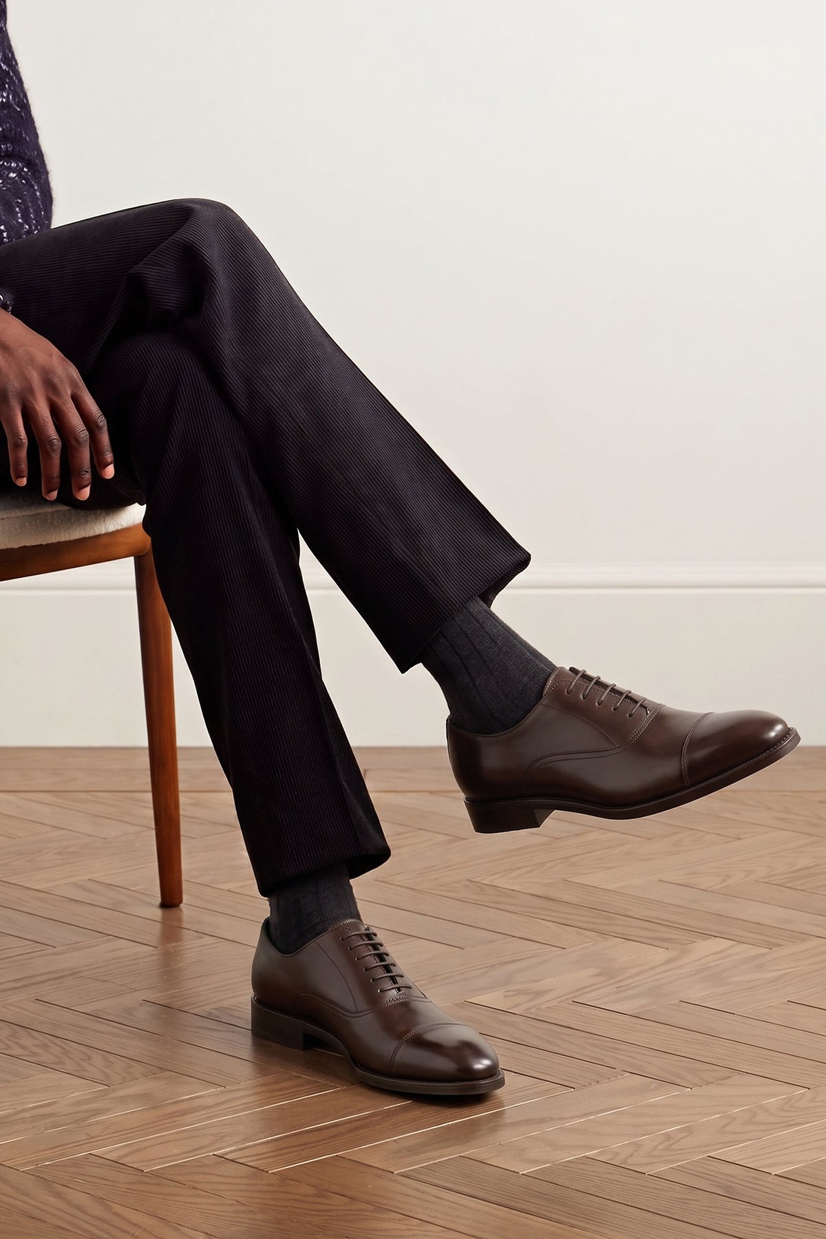 Wilson brown leather Oxford shoes for men with five-eyelet toecap design, showcasing timeless elegance and polished craftsmanship