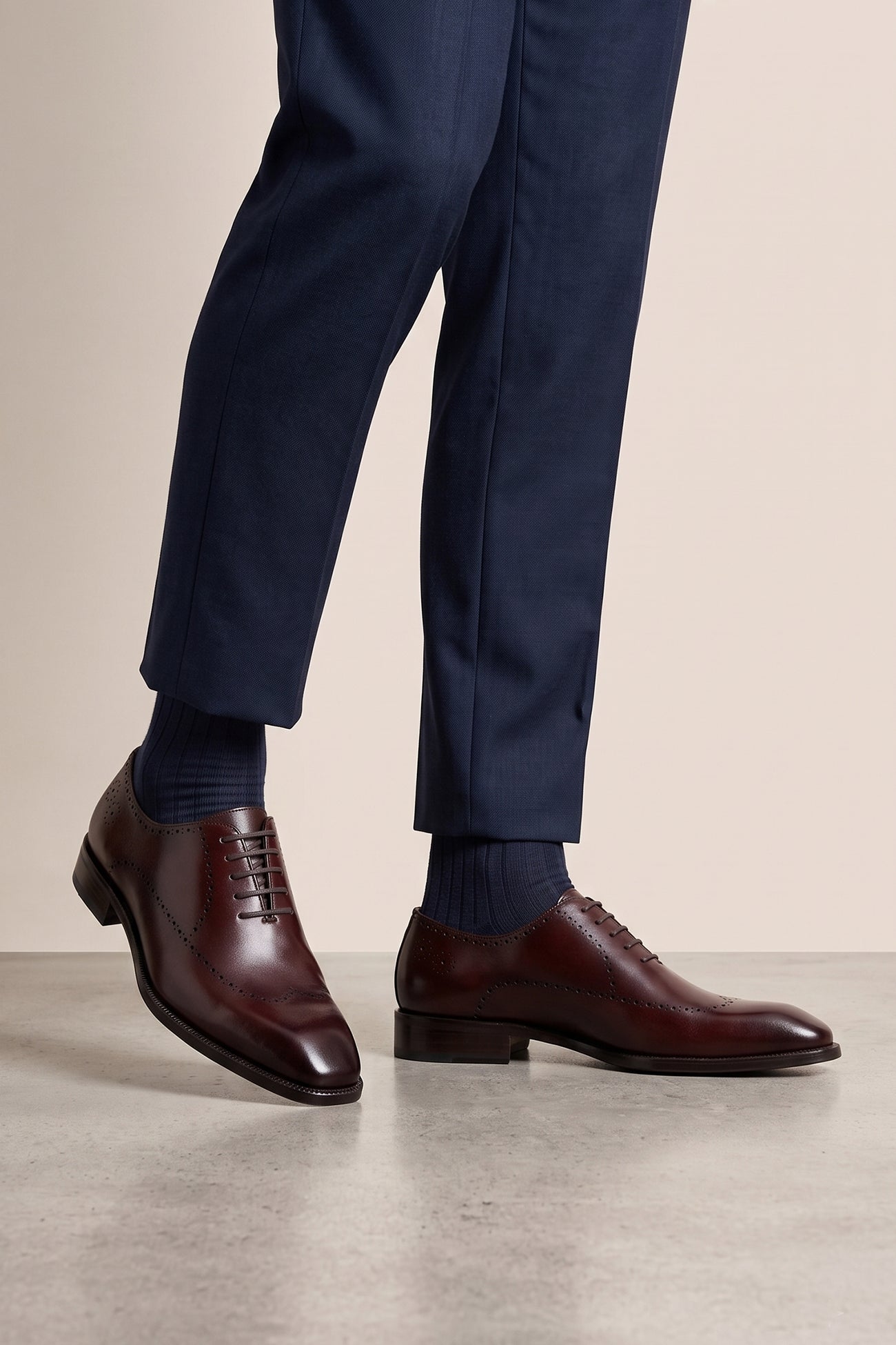 The men's smart brown shoes combine rich leather tones with versatile open-lacing, perfect for business tailoring and smart-casual occasions.