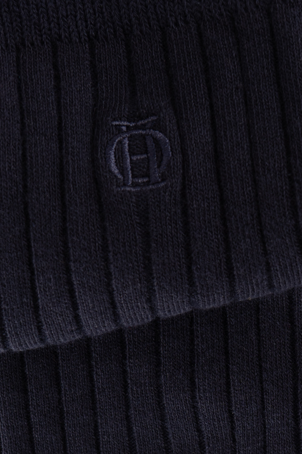 Premium Navy cotton socks designed by Oswin Hyde for the discerning gentleman.