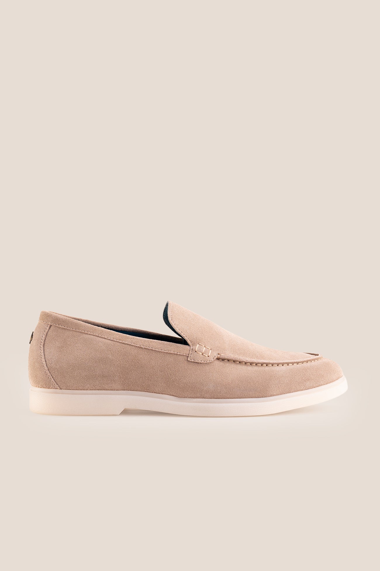 Morgan Sand Suede. These premium men’s suede loafers are a summer essential for casual and smart-casual looks. Discover comfort and timeless style today.