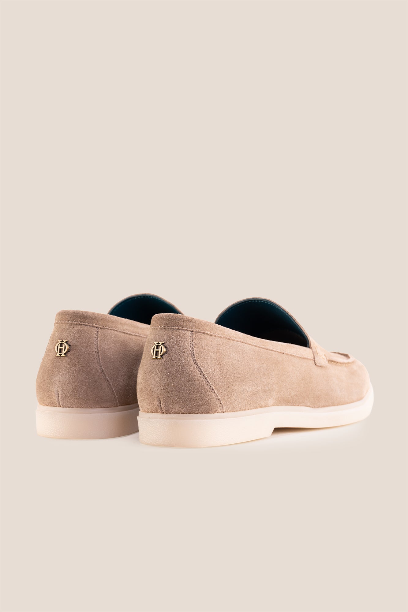 Morgan Sand Suede. These premium men’s suede loafers are a summer essential for casual and smart-casual looks. Discover comfort and timeless style today.