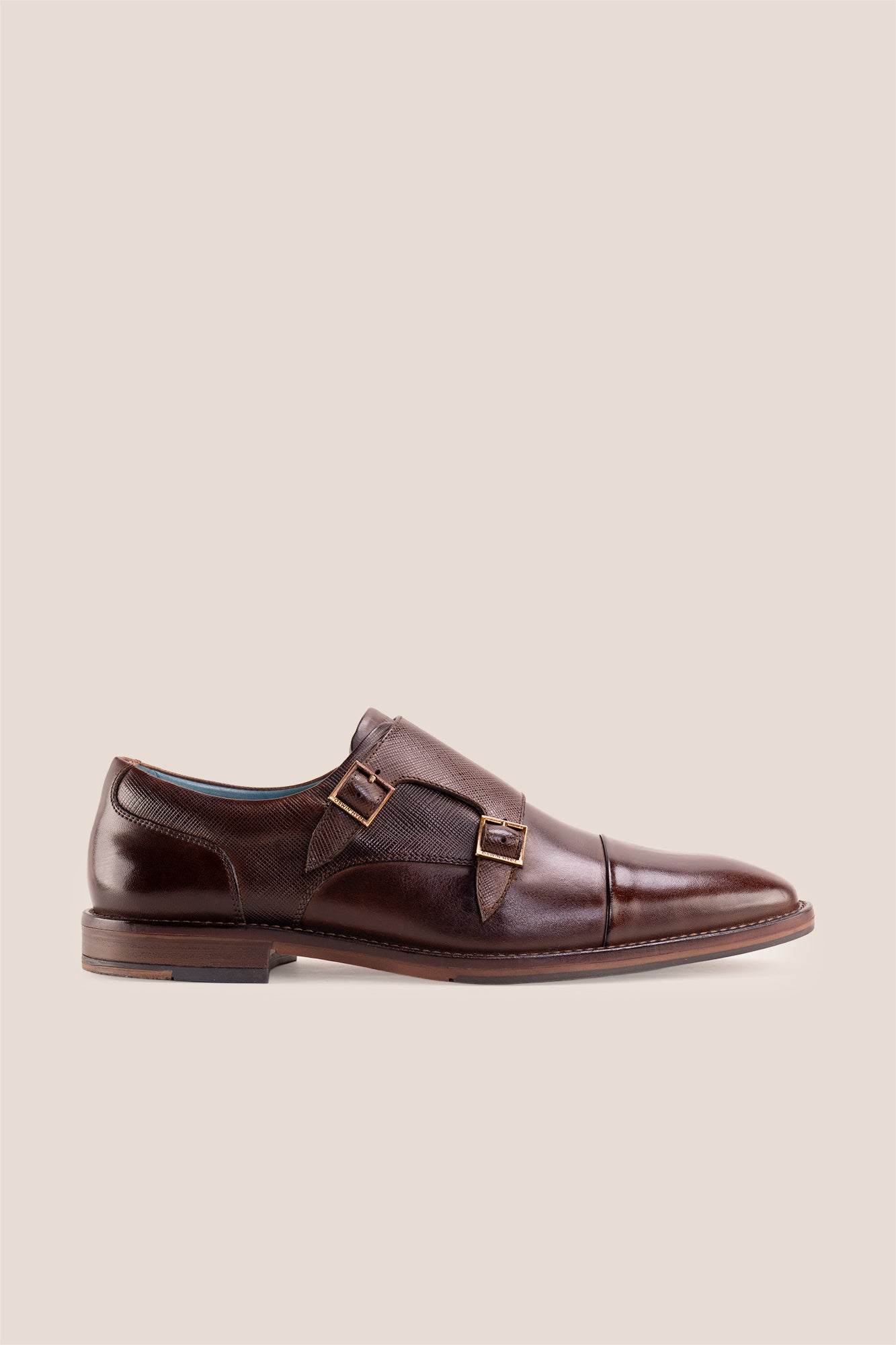 Kayden Brown leather monk strap shoes by OSWIN HYDE for men. Toe cap designed with saffiano print, cushioned insole and padded topline.