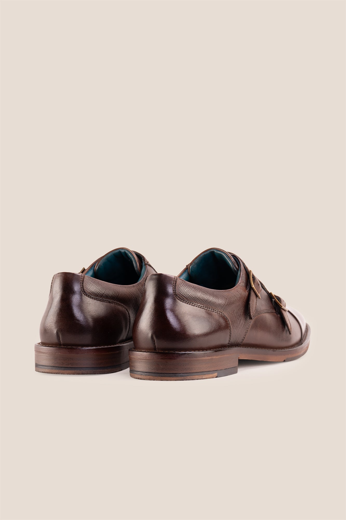 Kayden Brown leather monk strap shoes by OSWIN HYDE for men. Toe cap designed with saffiano print, cushioned insole and padded topline.