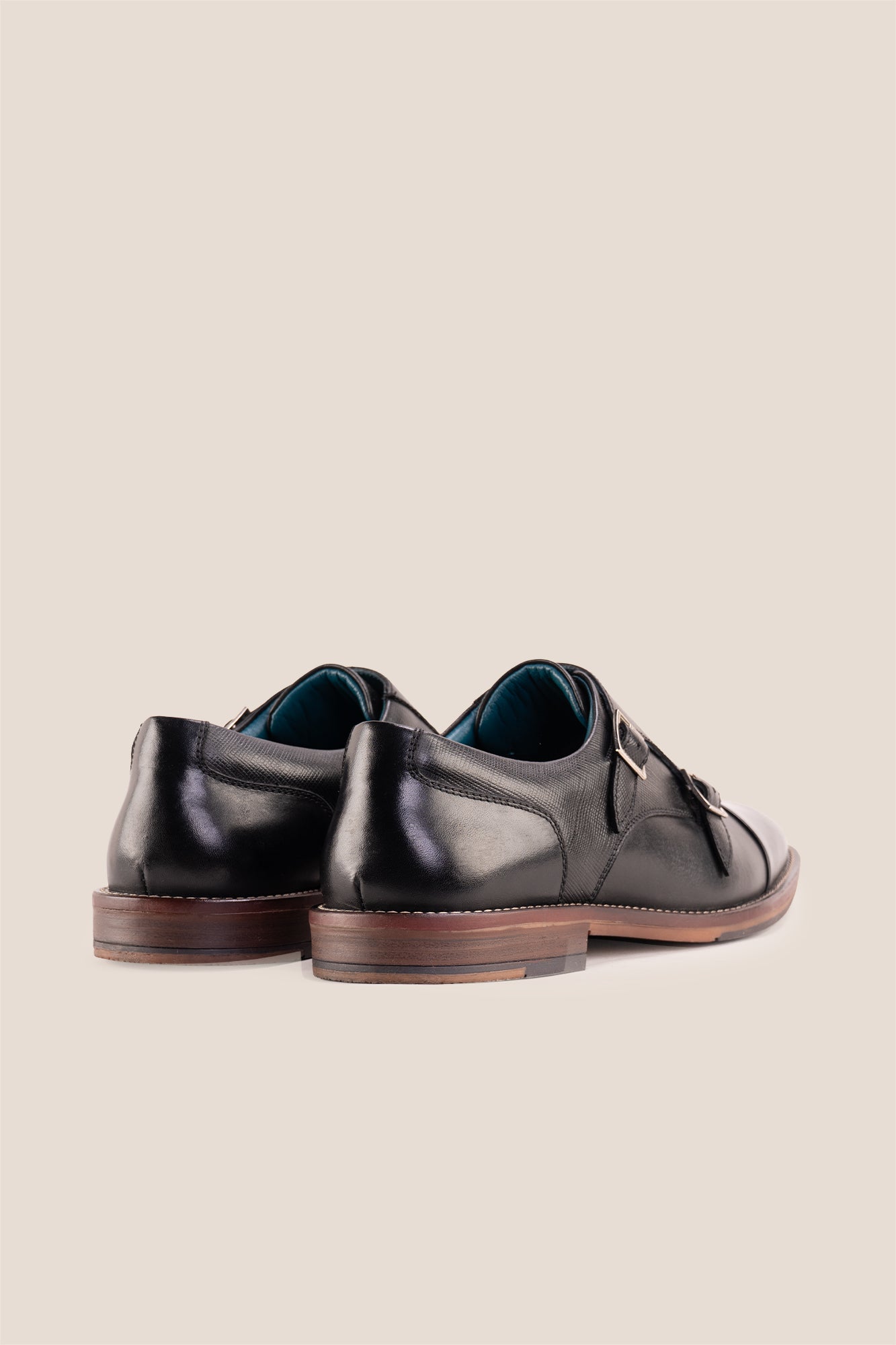 Kayden Black leather monk strap shoes by OSWIN HYDE for men. Toe cap designed with saffiano print, cushioned insole and padded topline.