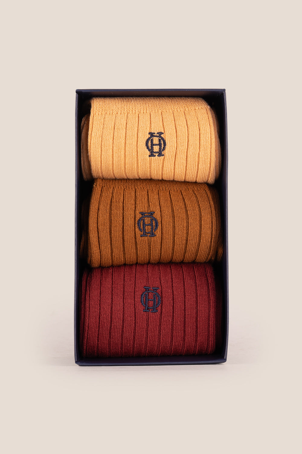 Oswin Hyde Earth three pack socks for men, offering comfort and style for every occasion.