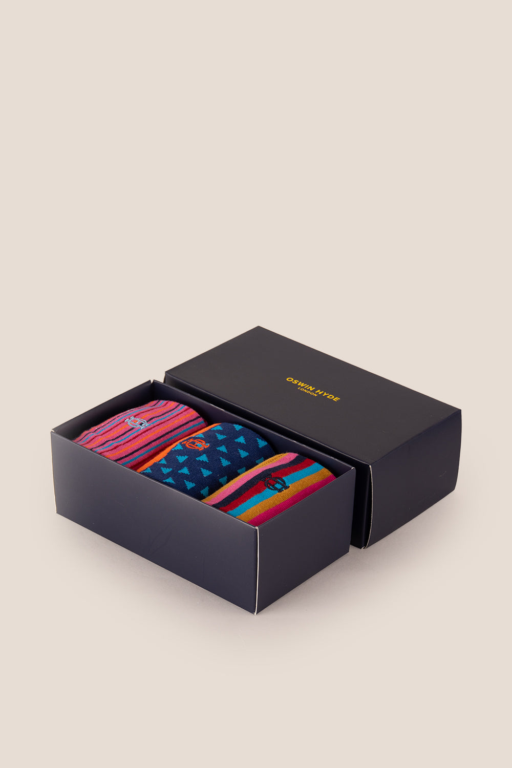 Oswin Hyde Warf three pairs of high-quality cotton socks for men, featuring unique prints and luxurious colours.