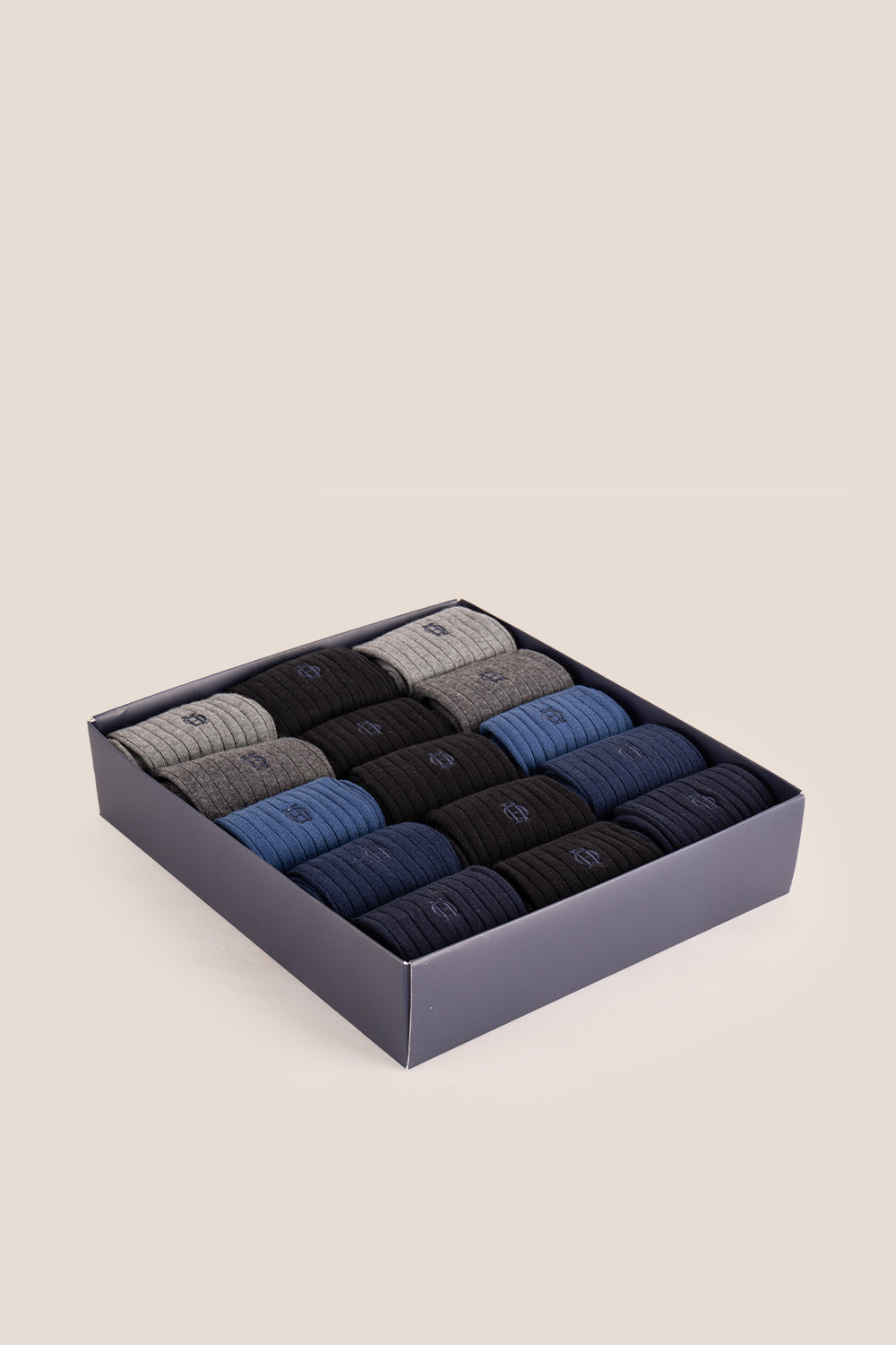 Oswin Hyde Complete Classics fifteen pairs of comfortable socks for men, offering perfect fit and quality.